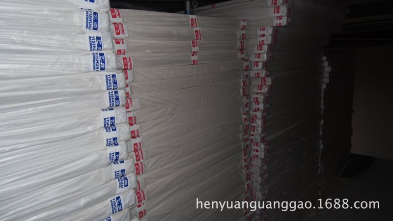 创新广告新风向：灯箱布在市场上的崛起